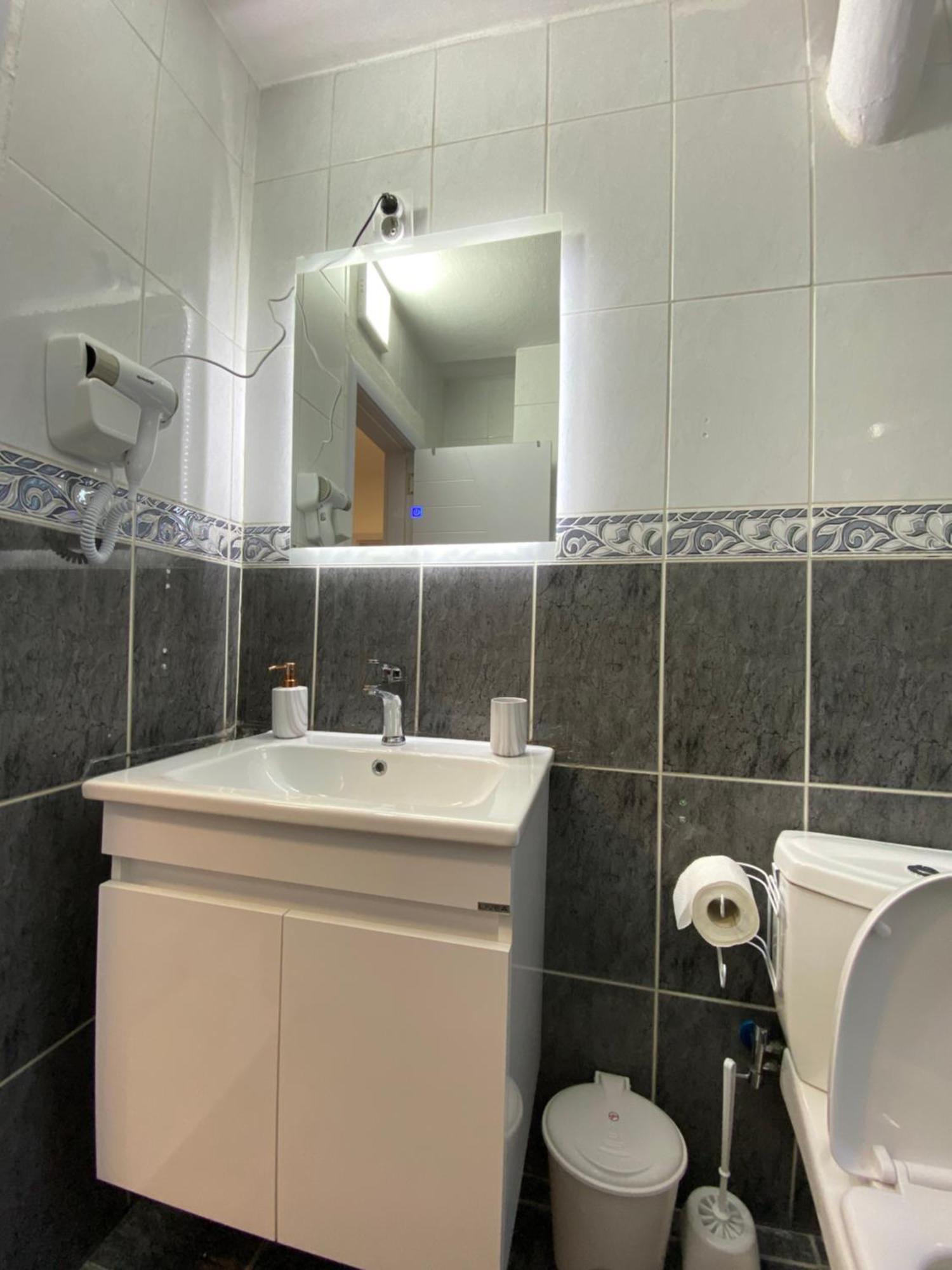 Hotspot Apartments - City Center Prishtinë Luaran gambar