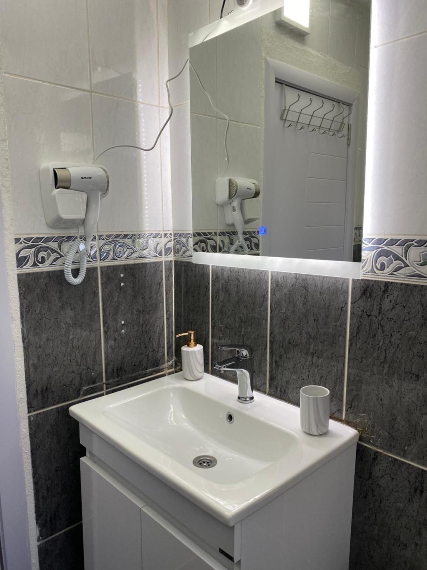Hotspot Apartments - City Center Prishtinë Luaran gambar